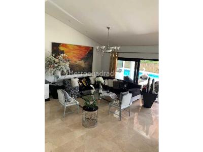 Casa de 3 alcobas en venta en Los Naranjos, Medellín · foto 3 de 20