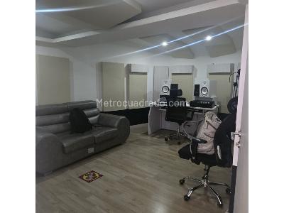 Casa de 5 alcobas en venta en Conquistadores, Medellín, 175 m² · foto 2 de 13