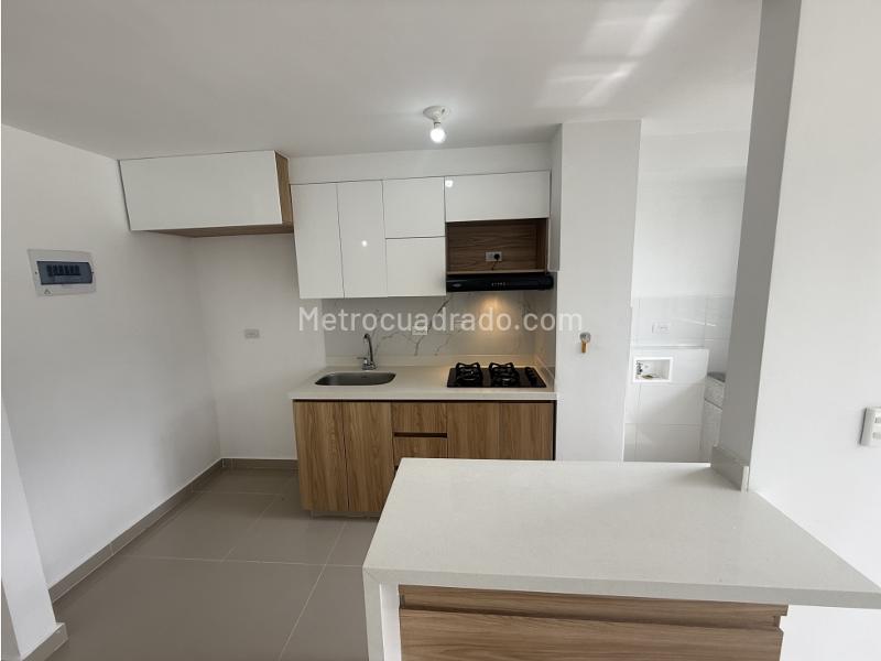 Apartamento nuevo de 2 habitaciones en arriendo en Navarra, Bello - 2