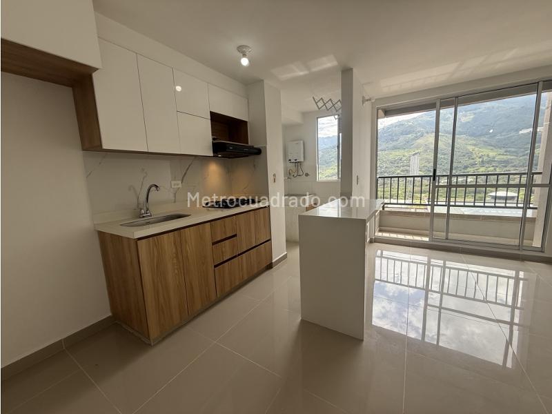 Apartamento nuevo de 2 habitaciones en arriendo en Navarra, Bello - 3