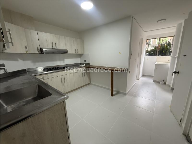 Casa Encantadora de 3 Alcobas con Piscina en El Poblado - 4