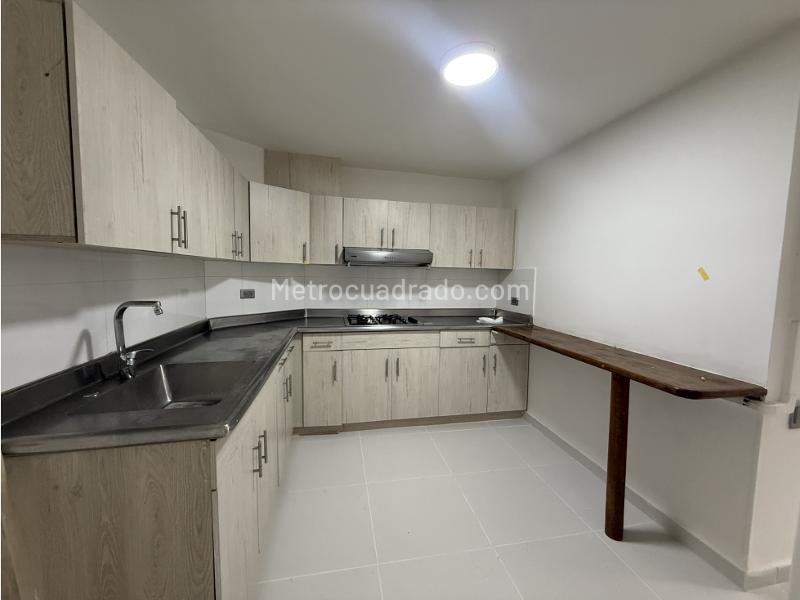 Casa Encantadora de 3 Alcobas con Piscina en El Poblado - 5