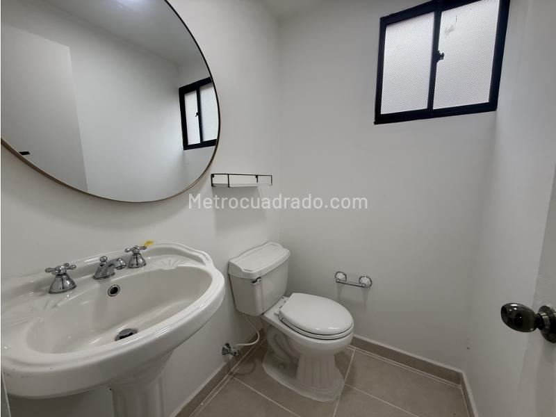 Casa Encantadora de 3 Alcobas con Piscina en El Poblado - 8