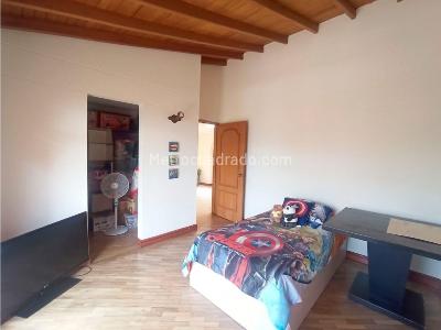 Casa de 4 alcobas en venta en El Poblado, Medellín, 273 m² · foto 11 de 17