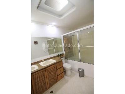 Casa de 4 alcobas en venta en El Poblado, Medellín, 273 m² · foto 13 de 17