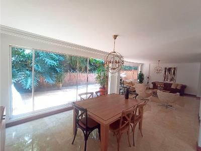 Casa de 4 alcobas en venta en El Poblado, Medellín, 273 m² · foto 2 de 17