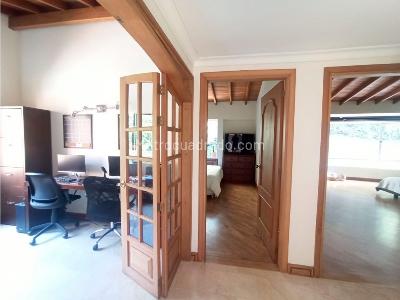 Casa de 4 alcobas en venta en El Poblado, Medellín, 273 m² · foto 4 de 17