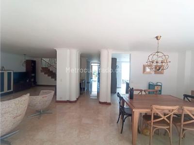 Casa de 4 alcobas en venta en El Poblado, Medellín, 273 m² · foto 5 de 17