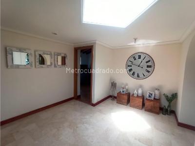 Casa de 4 alcobas en venta en El Poblado, Medellín, 273 m² · foto 9 de 17
