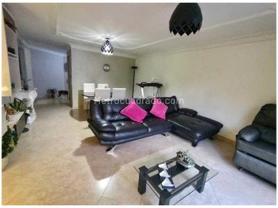 Casa de 5 alcobas en venta en Laureles La Almeria, Medellín, 180 m² · foto 2 de 14