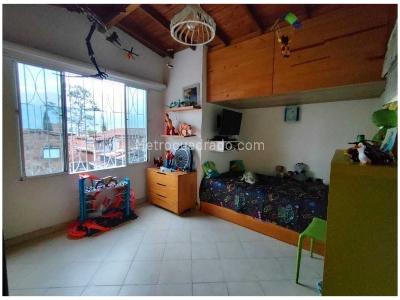 Casa de 5 alcobas en venta en Laureles La Almeria, Medellín, 180 m² · foto 8 de 14
