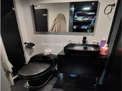 Apartamento de 2 alcobas en venta en Loma De Los Bernal, Medellín, 52 m² · foto 10 de 20