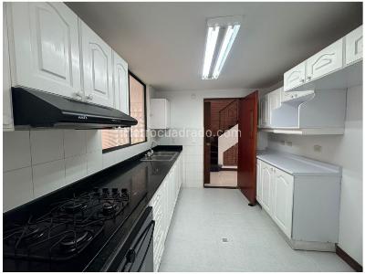 Casa de 4 alcobas en venta en Loma De Las Brujas, Envigado, 260 m² · foto 2 de 20