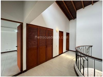 Casa de 4 alcobas en venta en Loma De Las Brujas, Envigado, 260 m² · foto 8 de 20