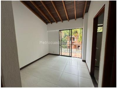 Casa de 4 alcobas en venta en Loma De Las Brujas, Envigado, 260 m² · foto 17 de 20