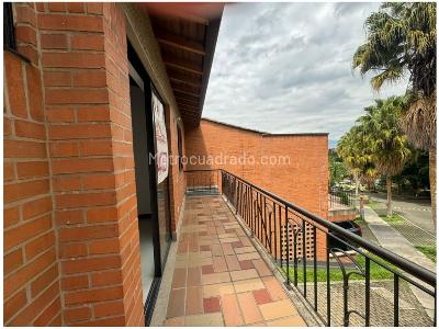 Casa de 4 alcobas en venta en Loma De Las Brujas, Envigado, 260 m² · foto 19 de 20