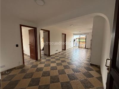 Apartamento de 3 alcobas en venta en La Piñuela, Medellín, 81 m² · foto 4 de 13
