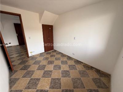 Apartamento de 3 alcobas en venta en La Piñuela, Medellín, 81 m² · foto 10 de 13