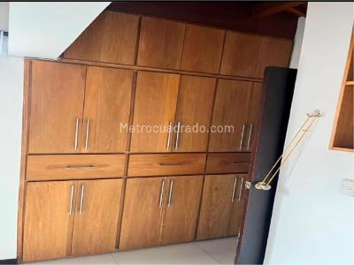 Apartamento de 4 alcobas en venta en Loma De Los Bernal, Medellín, 93 m² · foto 13 de 18
