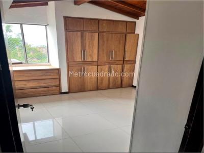 Apartamento de 4 alcobas en venta en Loma De Los Bernal, Medellín, 93 m² · foto 14 de 18