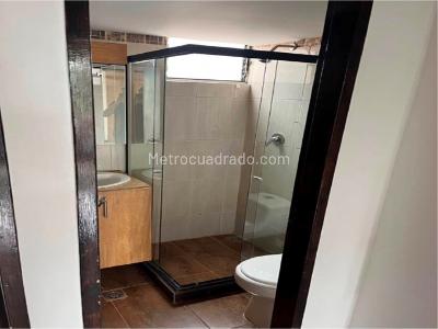 Apartamento de 4 alcobas en venta en Loma De Los Bernal, Medellín, 93 m² · foto 15 de 18