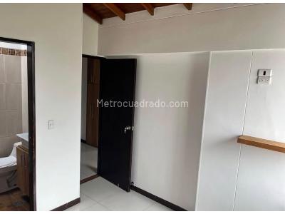 Apartamento de 4 alcobas en venta en Loma De Los Bernal, Medellín, 93 m² · foto 16 de 18
