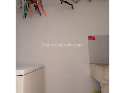 Apartamento de 2 alcobas en venta en Loma De Los Bernal, Medellín, 51 m² · foto 13 de 20