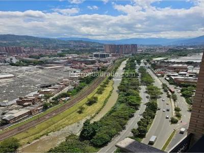 Apartamento de 2 alcobas en venta en Envigado, Envigado, 62 m² · foto 2 de 18
