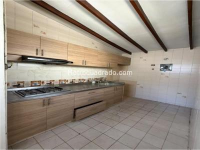 Casa de 3 alcobas en venta en La Gloria, Medellín, 92 m² · foto 2 de 18