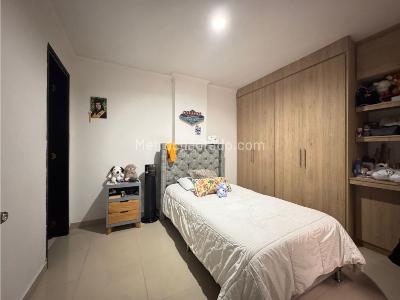 Apartamento de 3 alcobas en venta en Laureles, Medellín, 152 m² · foto 10 de 13