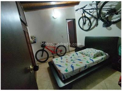Casa de 5 alcobas en venta en La Almeria, Medellín, 180 m² · foto 16 de 17