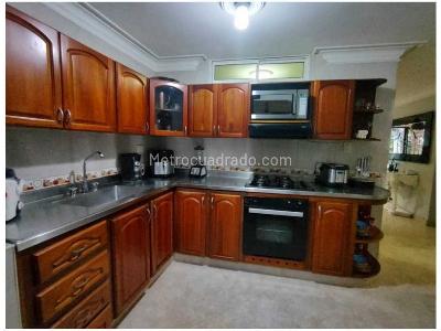 Casa de 5 alcobas en venta en La Almeria, Medellín, 180 m² · foto 5 de 17