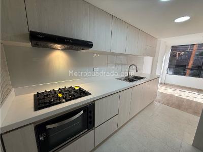 Apartamento de 3 alcobas en venta en Zona 2, Envigado, 113 m² · foto 2 de 20