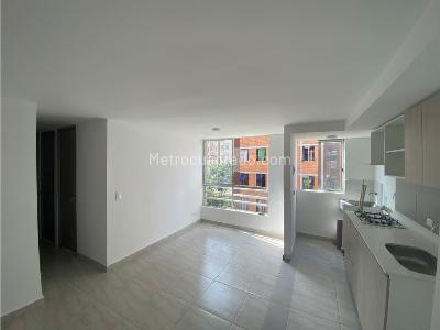 Apartamento de 3 alcobas en venta en Monteclaro, Medellín, 44 m² · foto 2 de 12