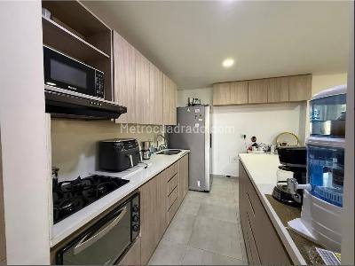Apartamento de 3 alcobas en venta en La Colina, Medellín, 95 m² · foto 2 de 20
