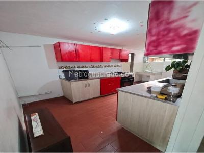 Apartamento de 4 alcobas en venta en Bolivariana, Medellín, 103 m² · foto 3 de 18