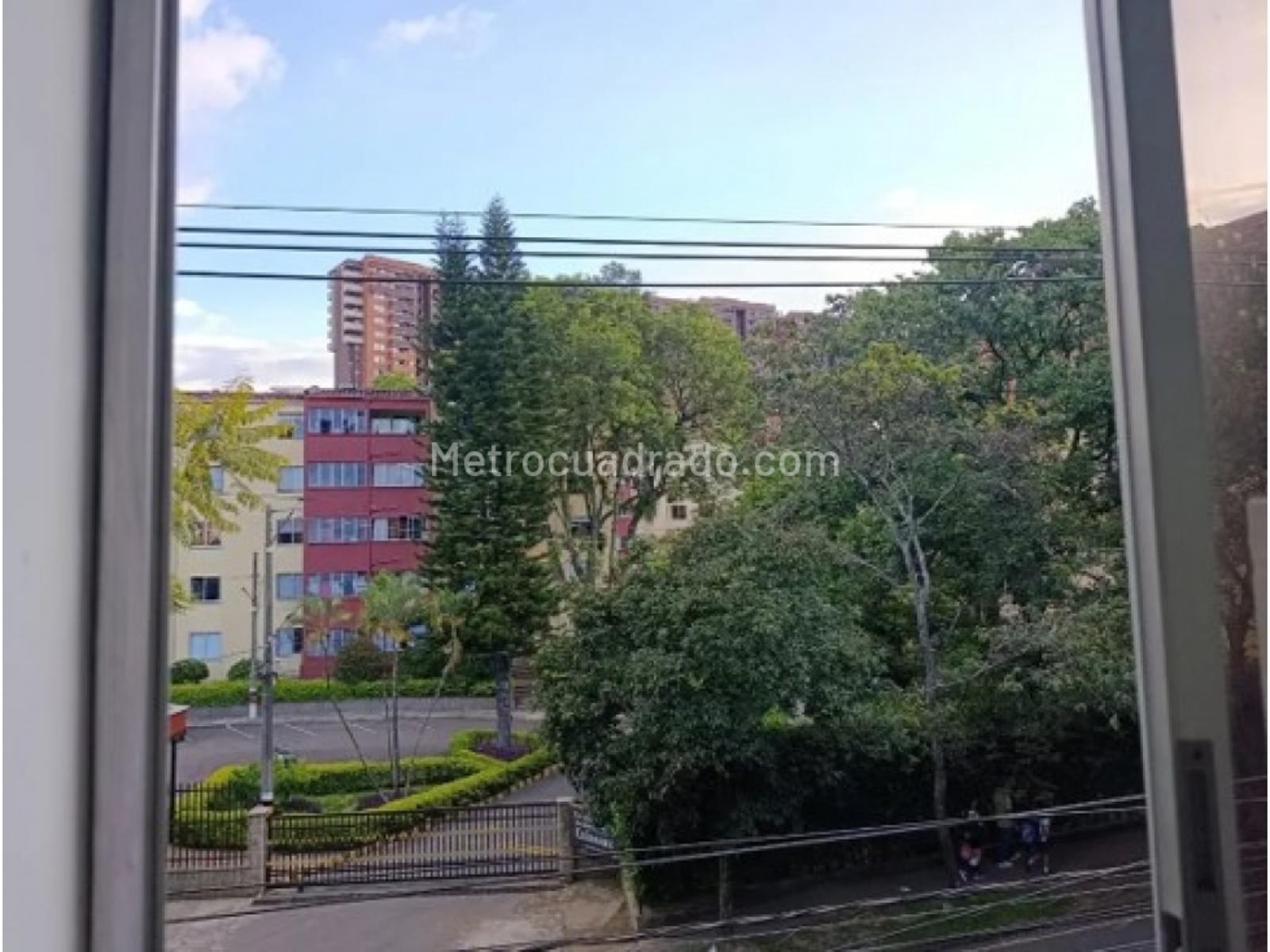 Casa de 1 habitación en venta en Calasanz, Medellín — imagen 1 de 20