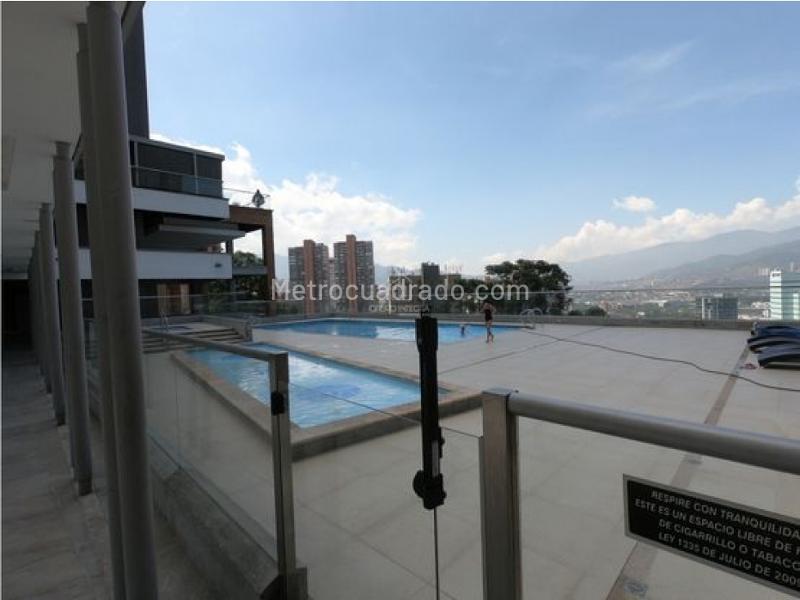 Modern 3BR Apartment in Castropol, El Poblado - 4