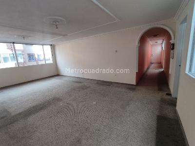 Apartamento de 4 alcobas en venta en Centro Eduardo Santos, Bogotá, 138 m² · foto 3 de 17