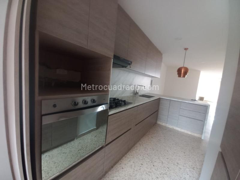Apartamento Elegante de 3 Alcobas en Laureles - 2