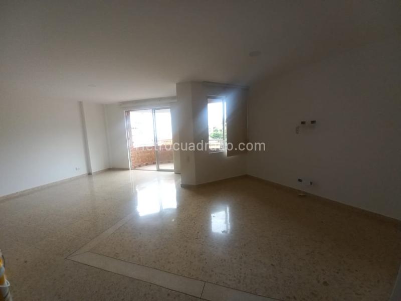 Apartamento Elegante de 3 Alcobas en Laureles - 5