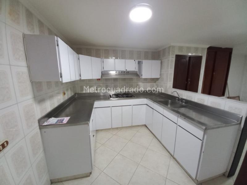 Casa Impresionante de 5 Alcobas con Parqueadero en El Velódromo - 2