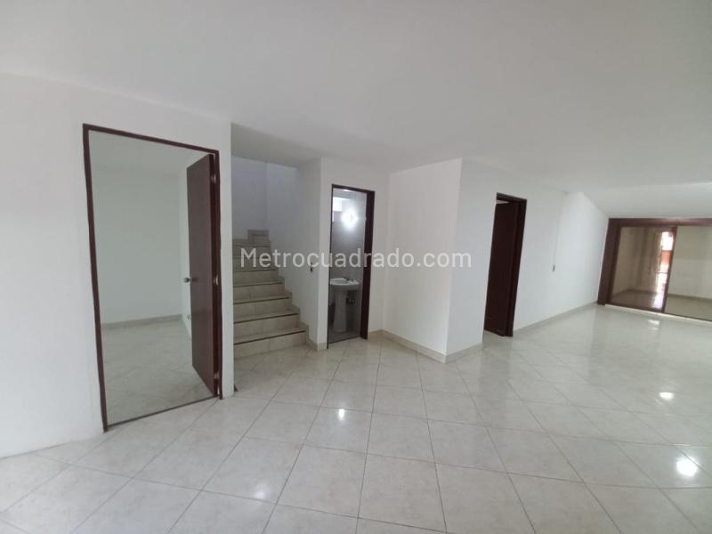 Casa Impresionante de 5 Alcobas con Parqueadero en El Velódromo - 9