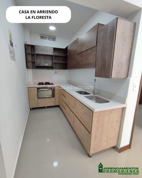 Casa Amplia de 5 Alcobas en Alquiler con 4 Baños en Floresta