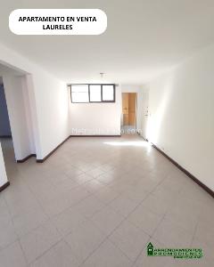 Apartamento de 2 alcobas en venta en Laureles, Medellín, 73 m² · foto 4 de 12