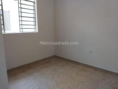 Casa de 5 alcobas en arriendo en La Floresta, Medellín, 230 m² · foto 10 de 20