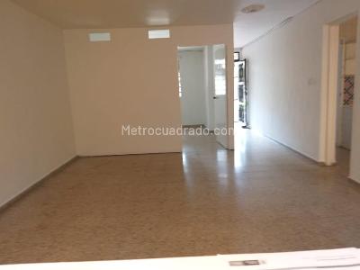 Casa de 5 alcobas en arriendo en La Floresta, Medellín, 230 m² · foto 12 de 20