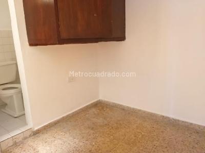 Casa de 5 alcobas en arriendo en La Floresta, Medellín, 230 m² · foto 13 de 20