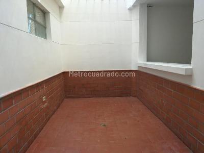 Casa de 5 alcobas en arriendo en La Floresta, Medellín, 230 m² · foto 14 de 20