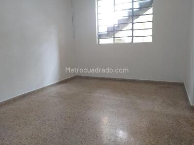 Casa de 5 alcobas en arriendo en La Floresta, Medellín, 230 m² · foto 16 de 20